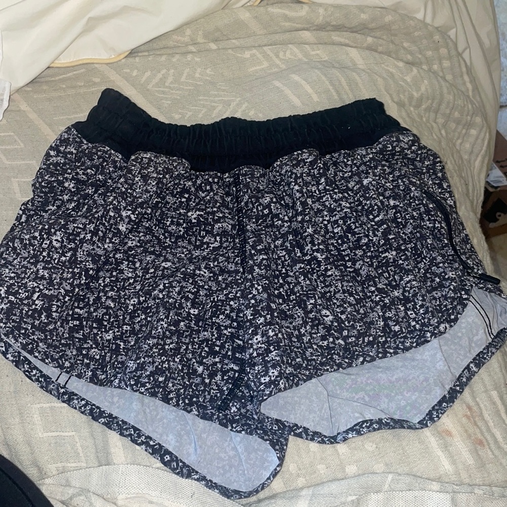 black and white hotty hot shorts lululemon